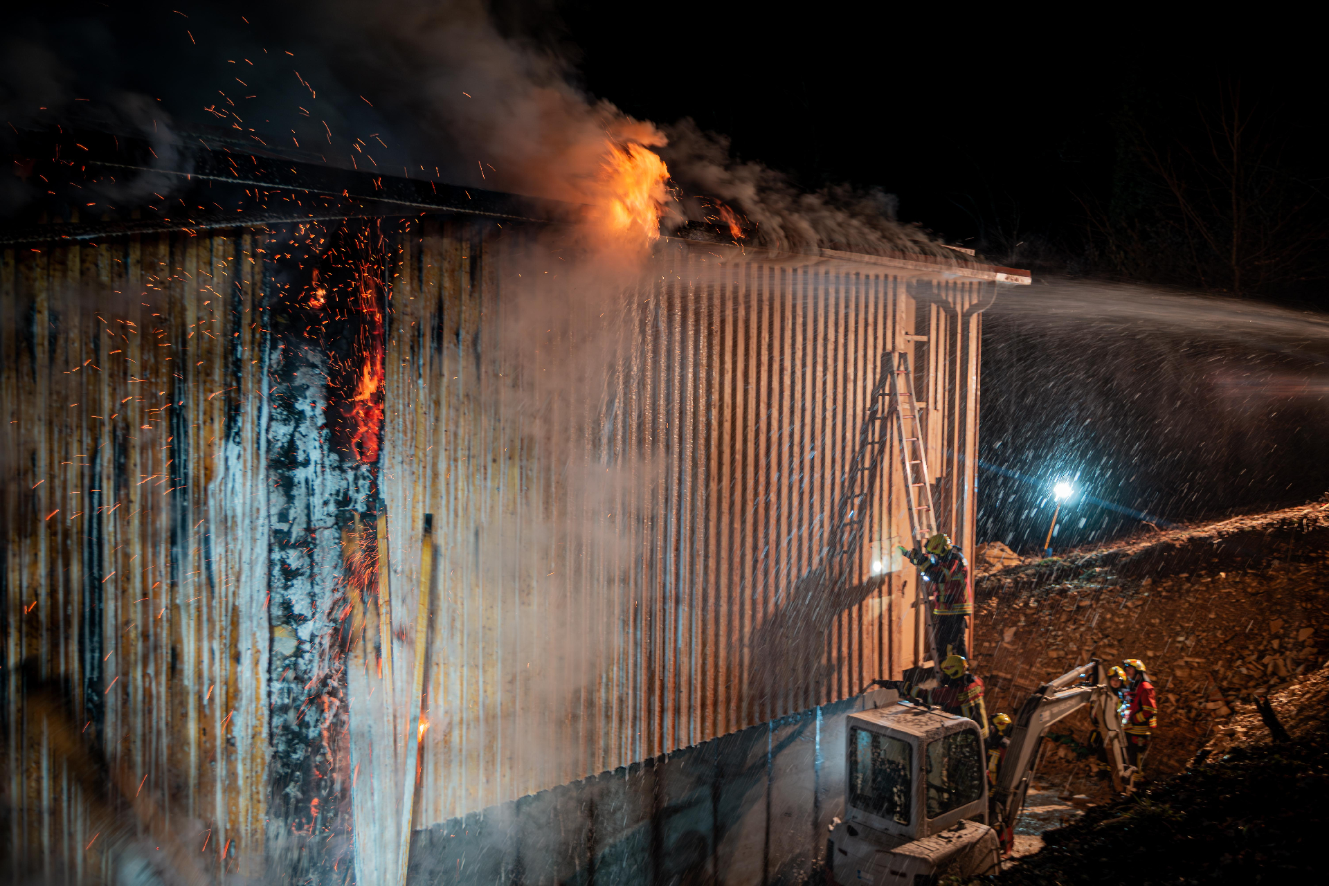 Einsatzfoto Brand Lagerhalle